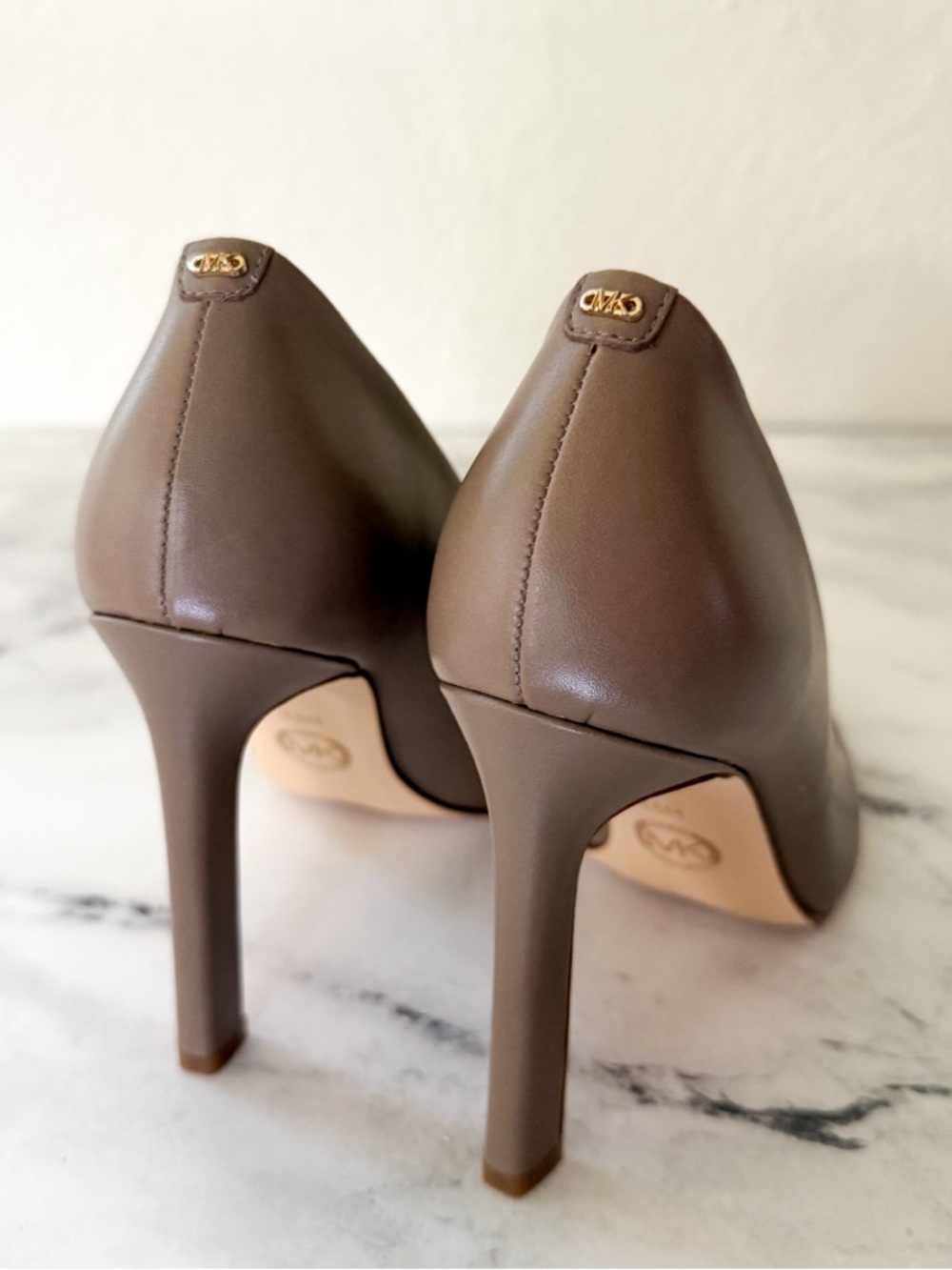MICHAEL Michel Kors Womens Birch Amara Taupe Leather Pointed Toe Pump - Picture 3 of 9